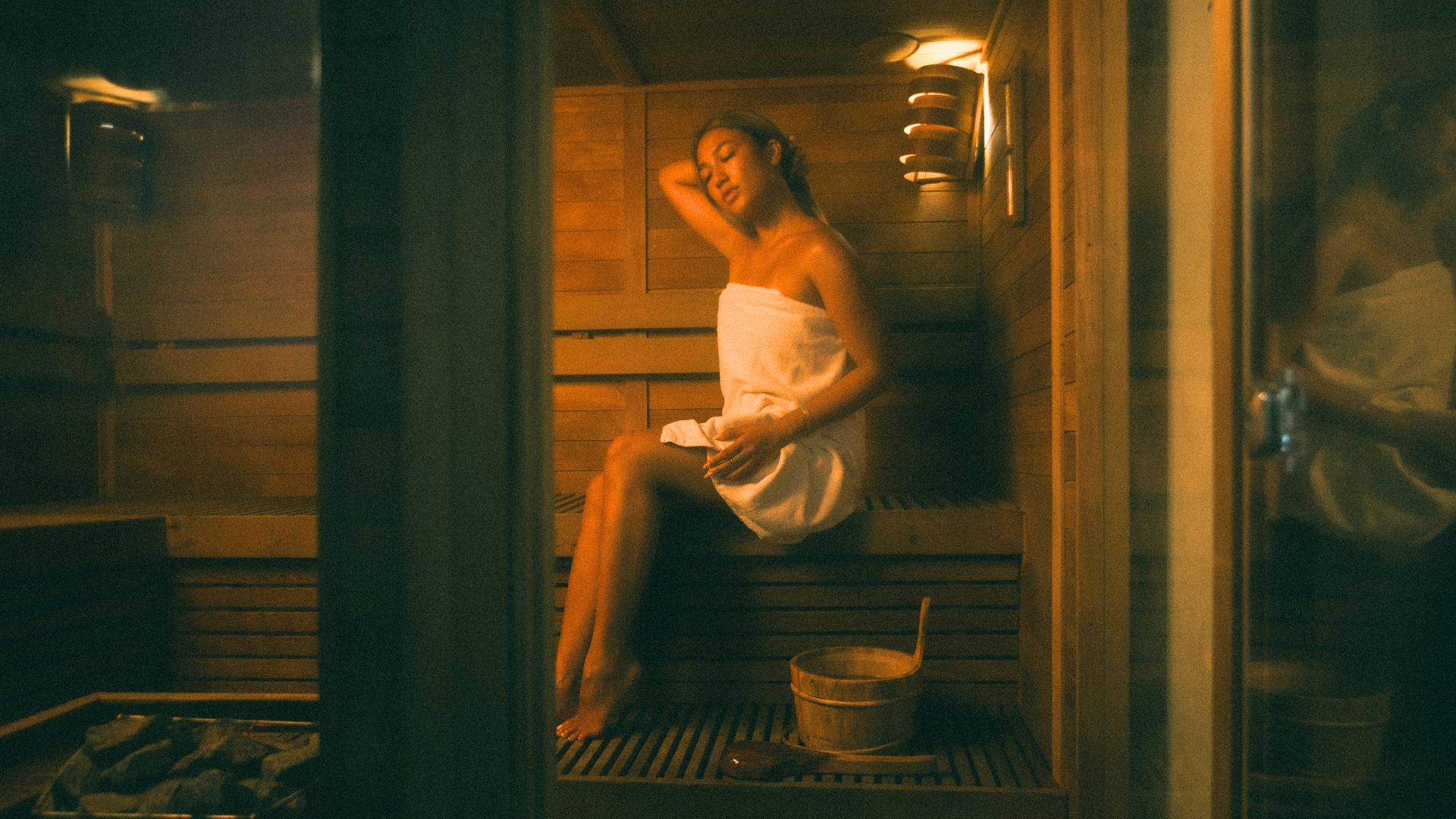 Warm island sauna experience
